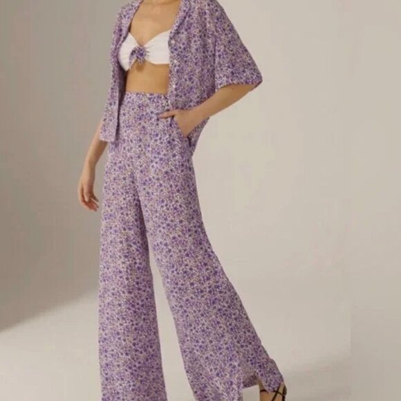 FAVORITE DAUGHTER: Savannah Floral Short Sleeve Button-up Shirt In Purple floral - Picture 2 of 8